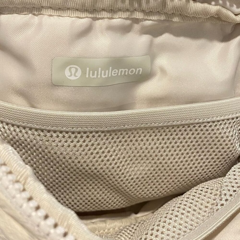 Lululemon Everywhere Belt Bag Light Ivory with Gray/White Striped Strap - Picture 7 of 7